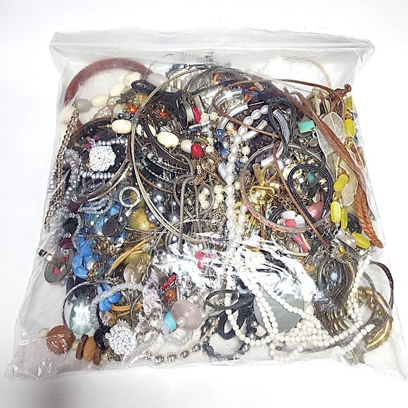 Mystery costume jewellery bundle - Picture 3 of 6